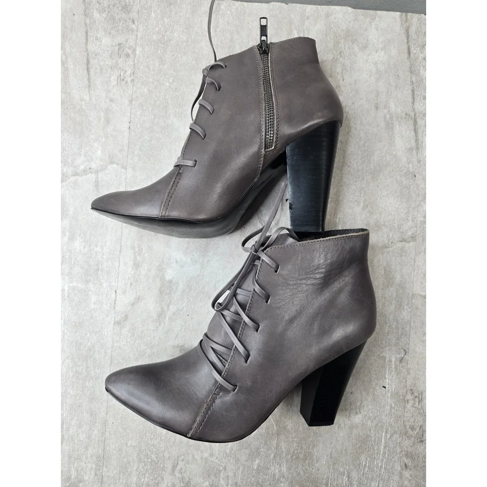 Steve Madden Lace Up Pointed Booties 8.5 Gray Leather Block Heel Boots Victorian